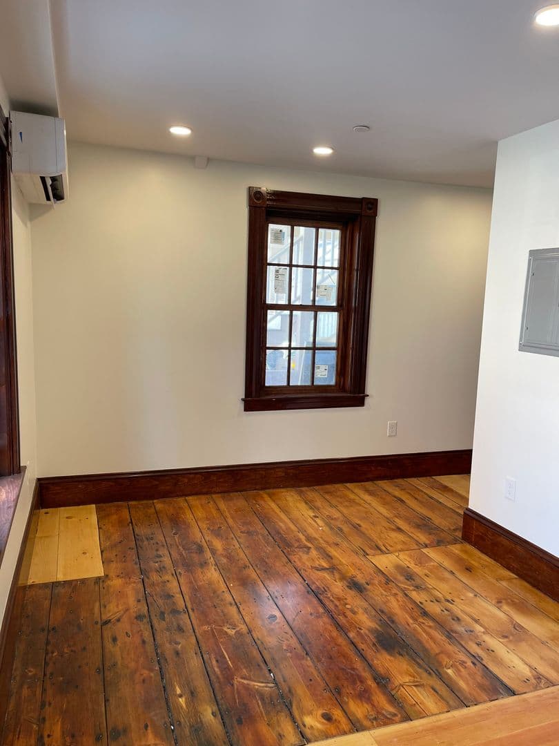 Leominster Apartment: 41 Summer St