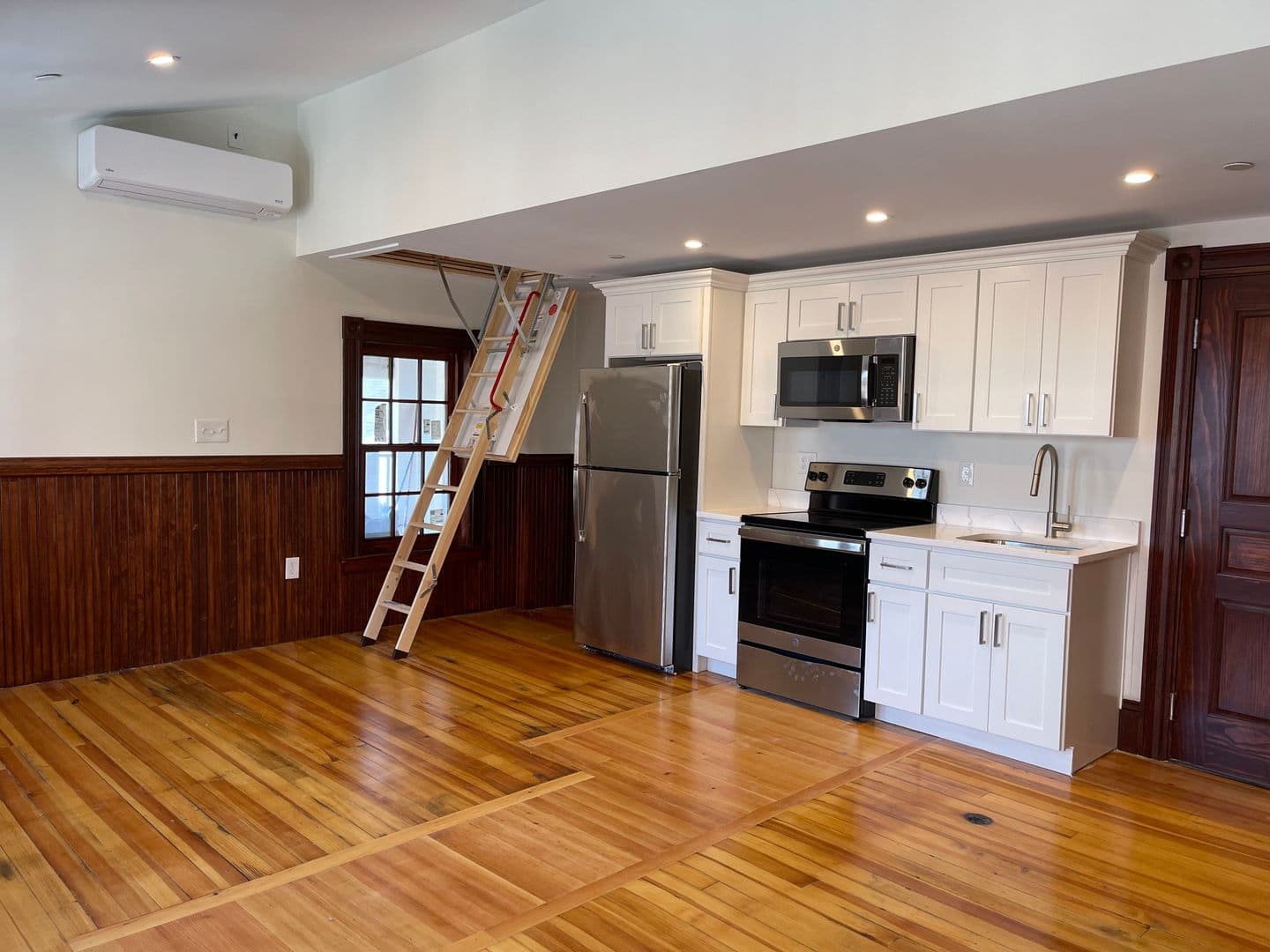 Leominster Apartment: 41 Summer St