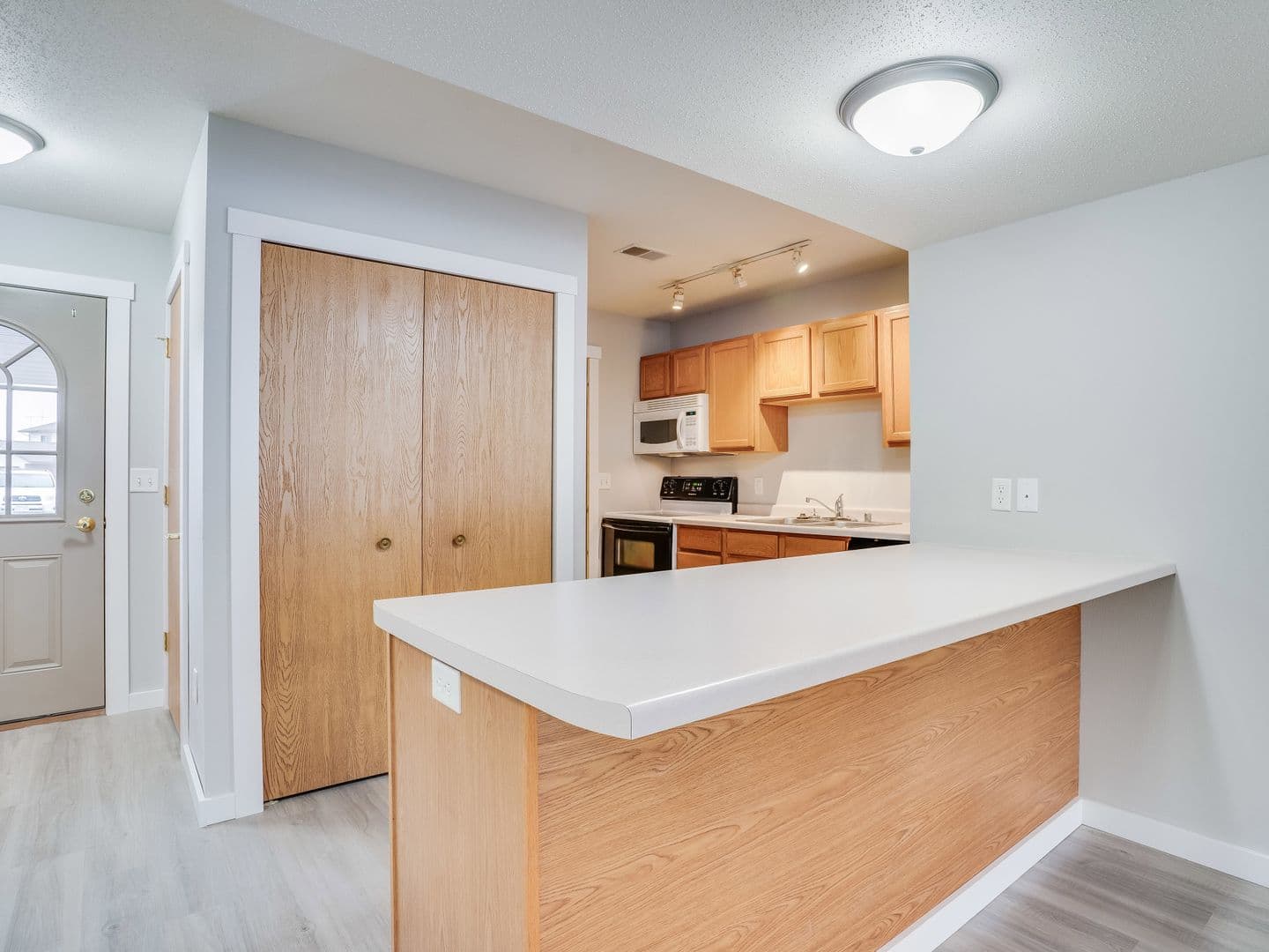 Holmen Apartment: 805 Angel Ct