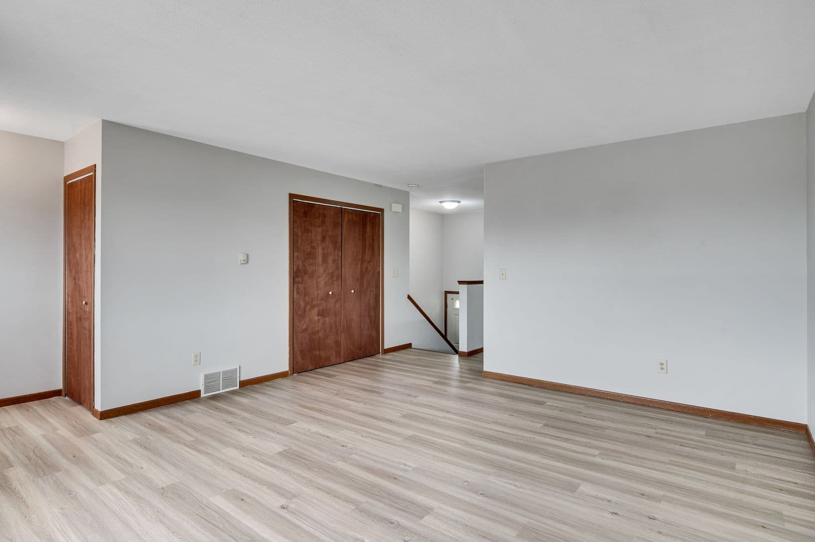 West Salem Apartment: 1225-1233 Branding Iron Rd