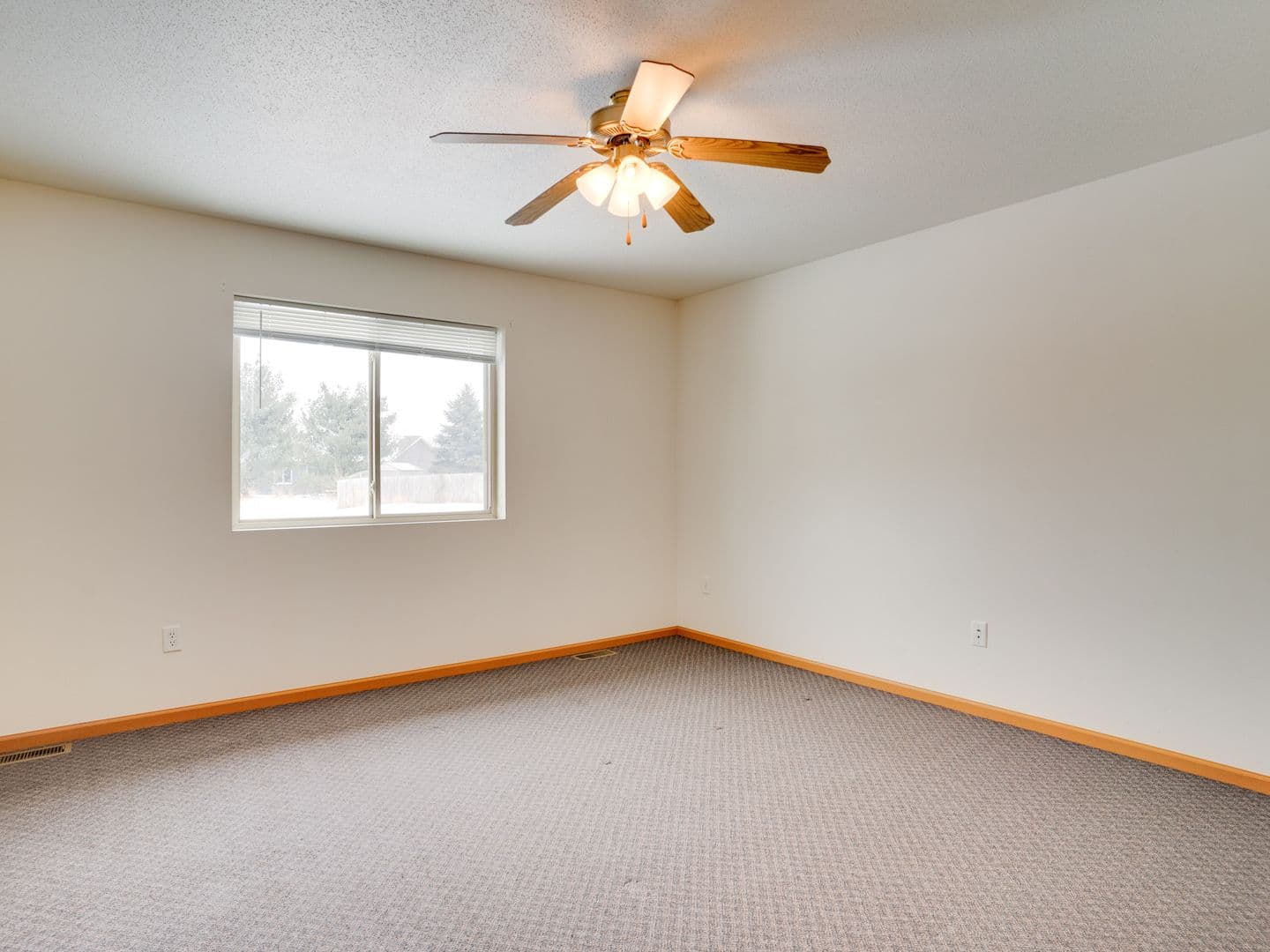 Holmen Apartment: 1204 Eastwood St