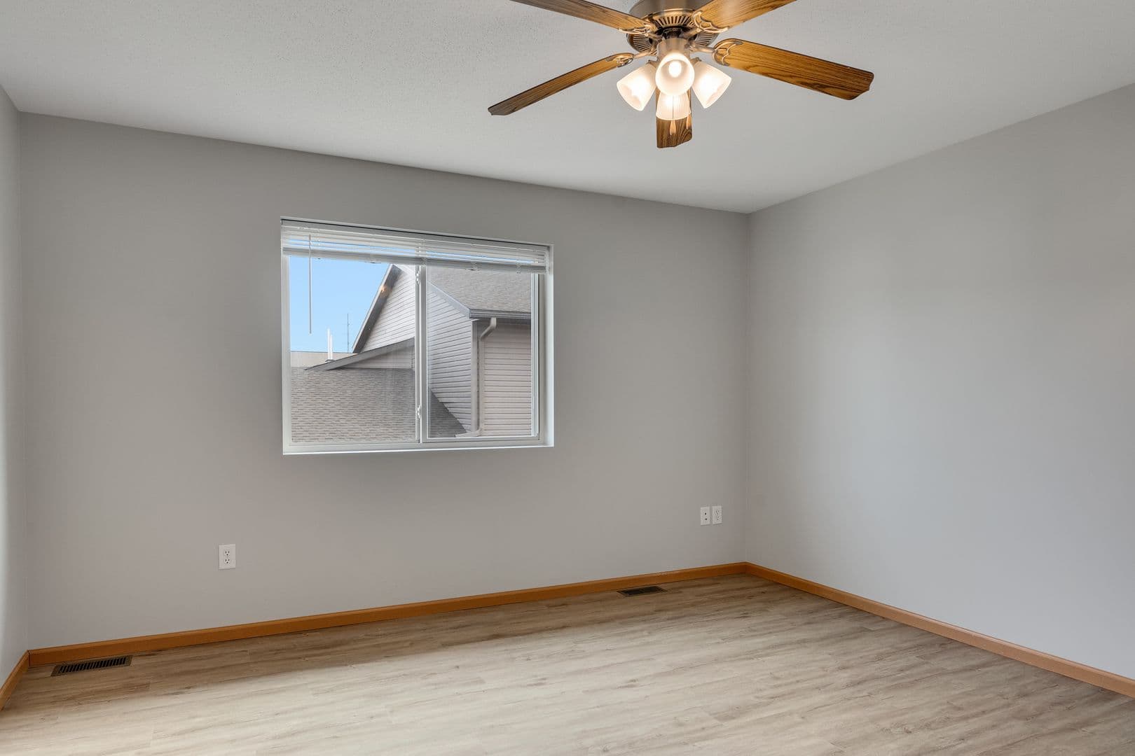 Holmen Apartment: 1208 Eastwood St