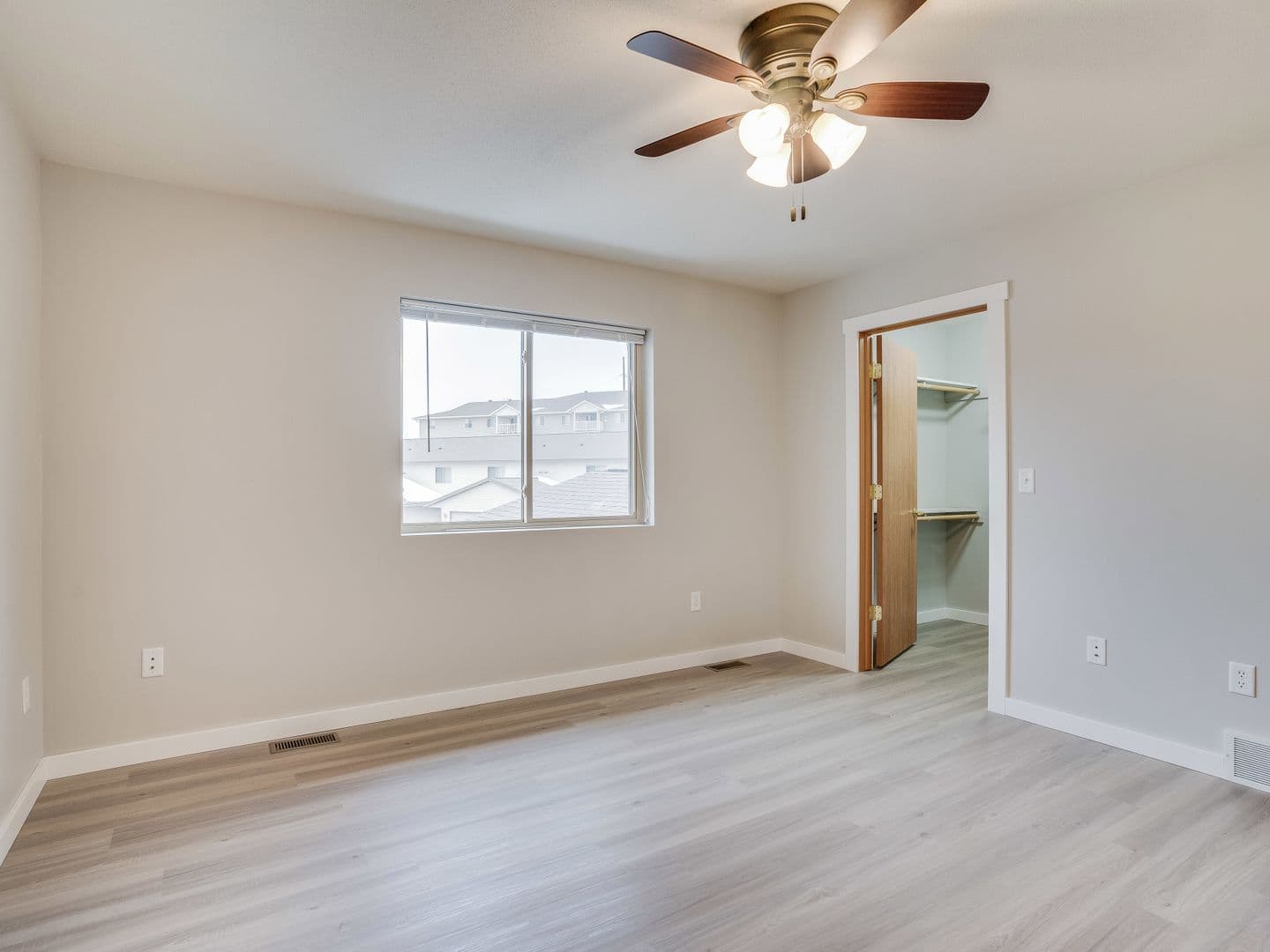 Holmen Apartment: 805 Angel Ct