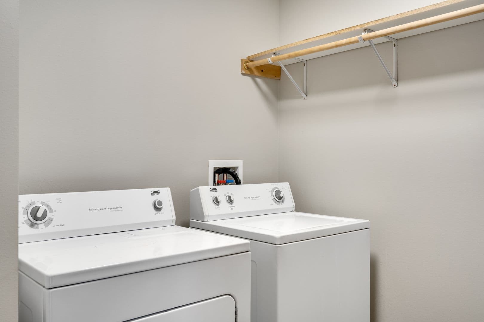 Holmen Apartment: 1204 Eastwood St