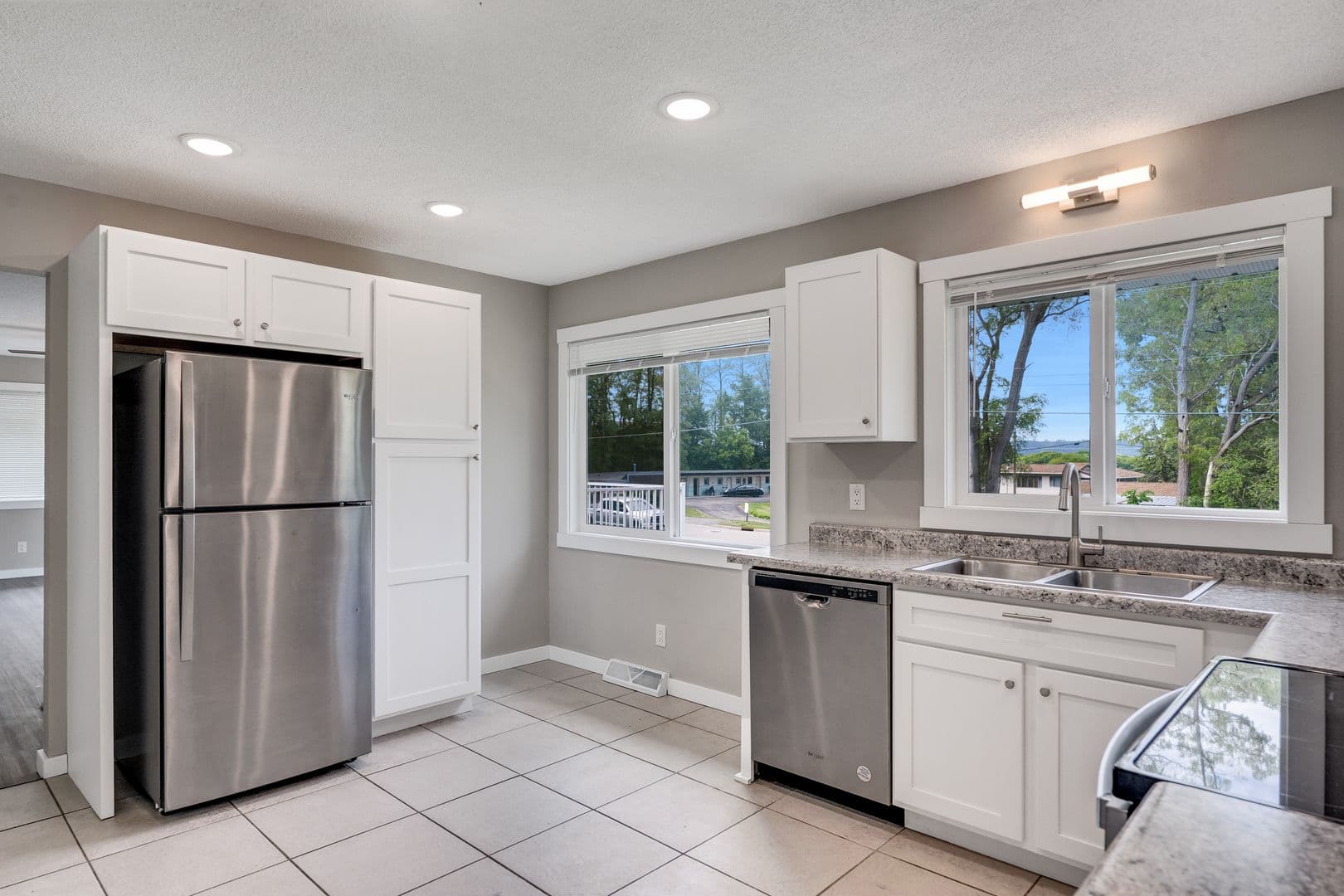 Onalaska Apartment: 928-932 West Ave
