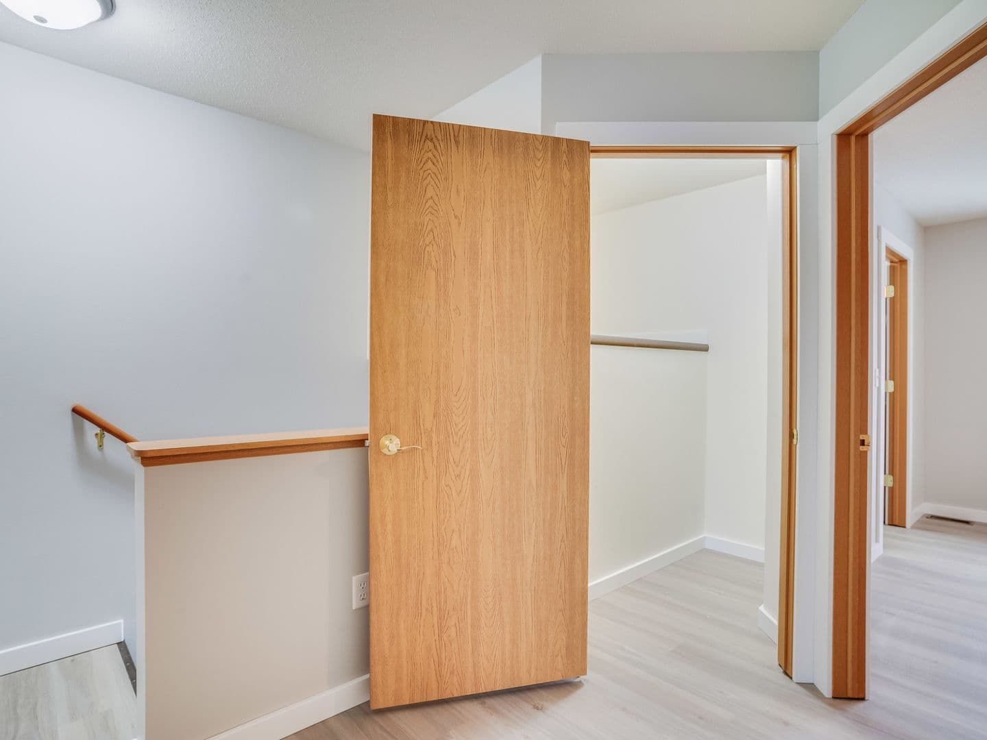 Holmen Apartment: 805 Angel Ct