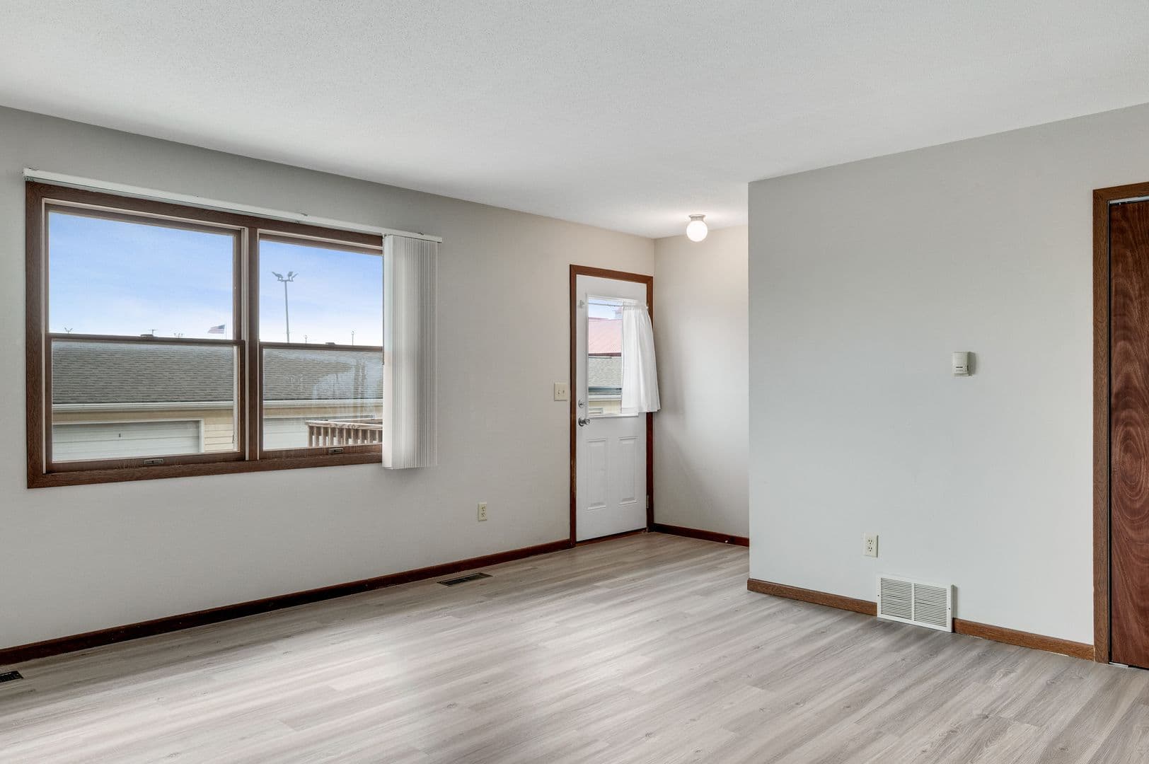 West Salem Apartment: 1225-1233 Branding Iron Rd