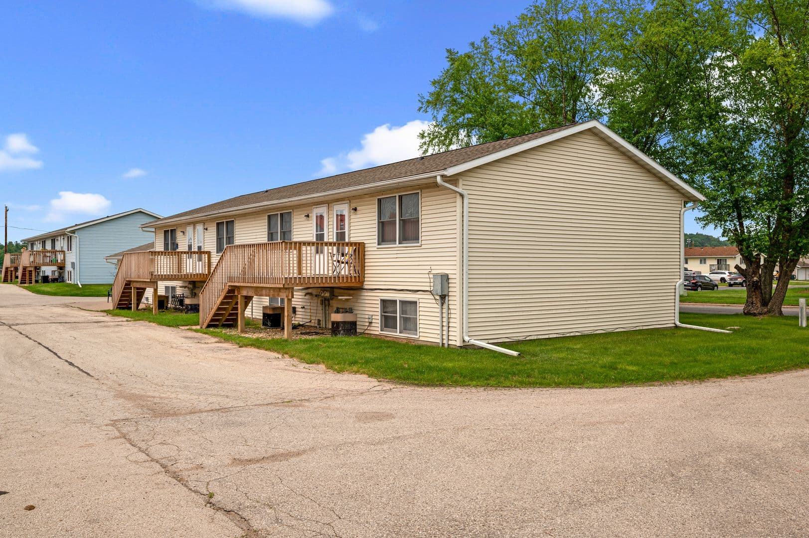 West Salem Apartment: 1225-1233 Branding Iron Rd