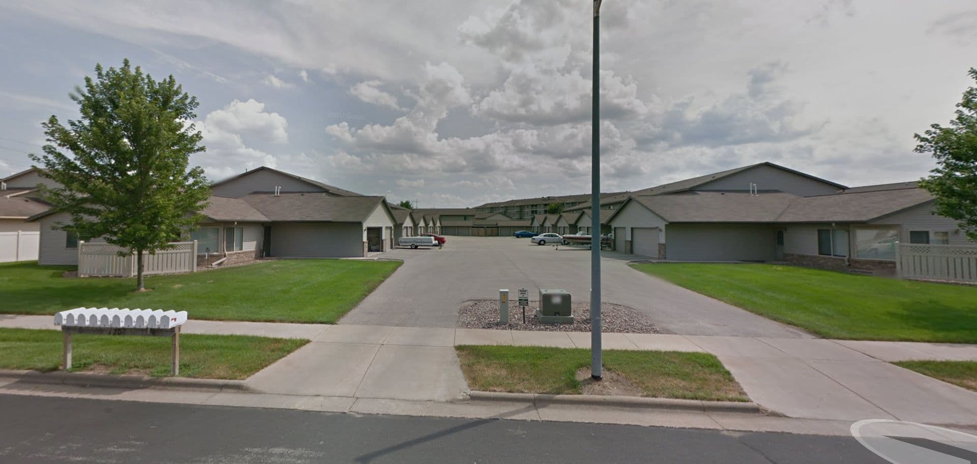 Holmen Apartment: 1208 Eastwood St