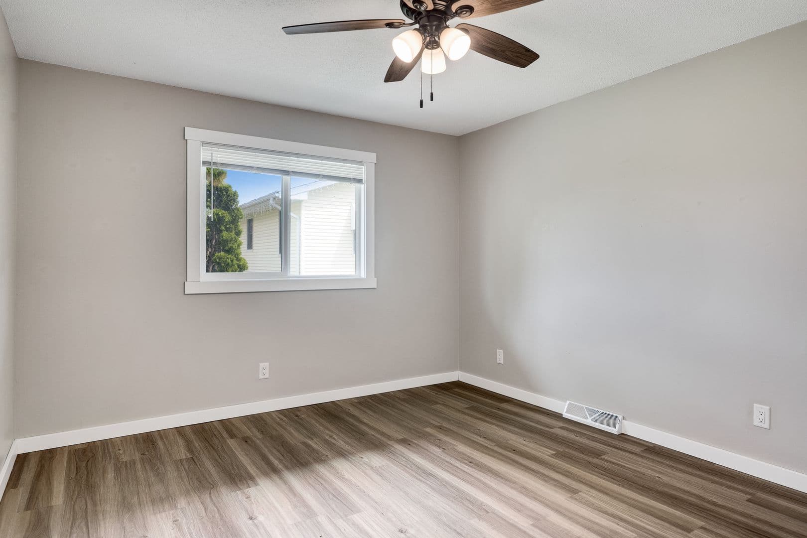 Onalaska Apartment: 928-932 West Ave