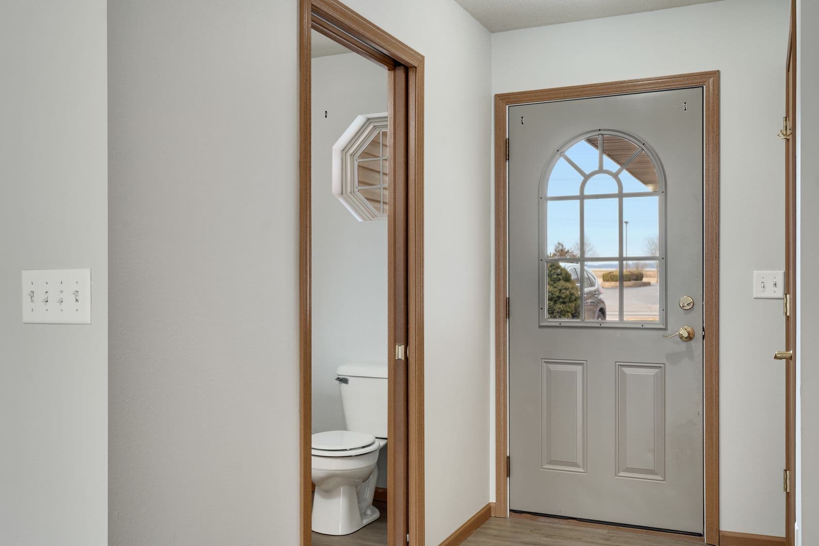 Holmen Apartment: 1208 Eastwood St