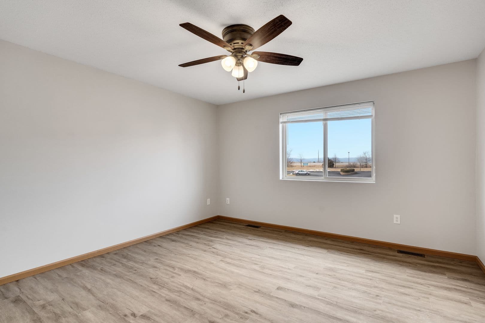 Holmen Apartment: 805 Angel Ct