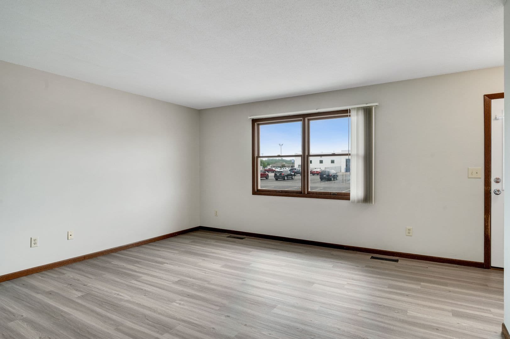 West Salem Apartment: 1225-1233 Branding Iron Rd