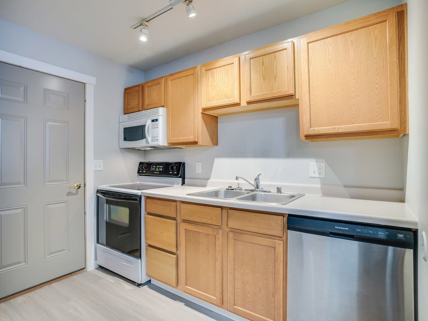 Holmen Apartment: 805 Angel Ct