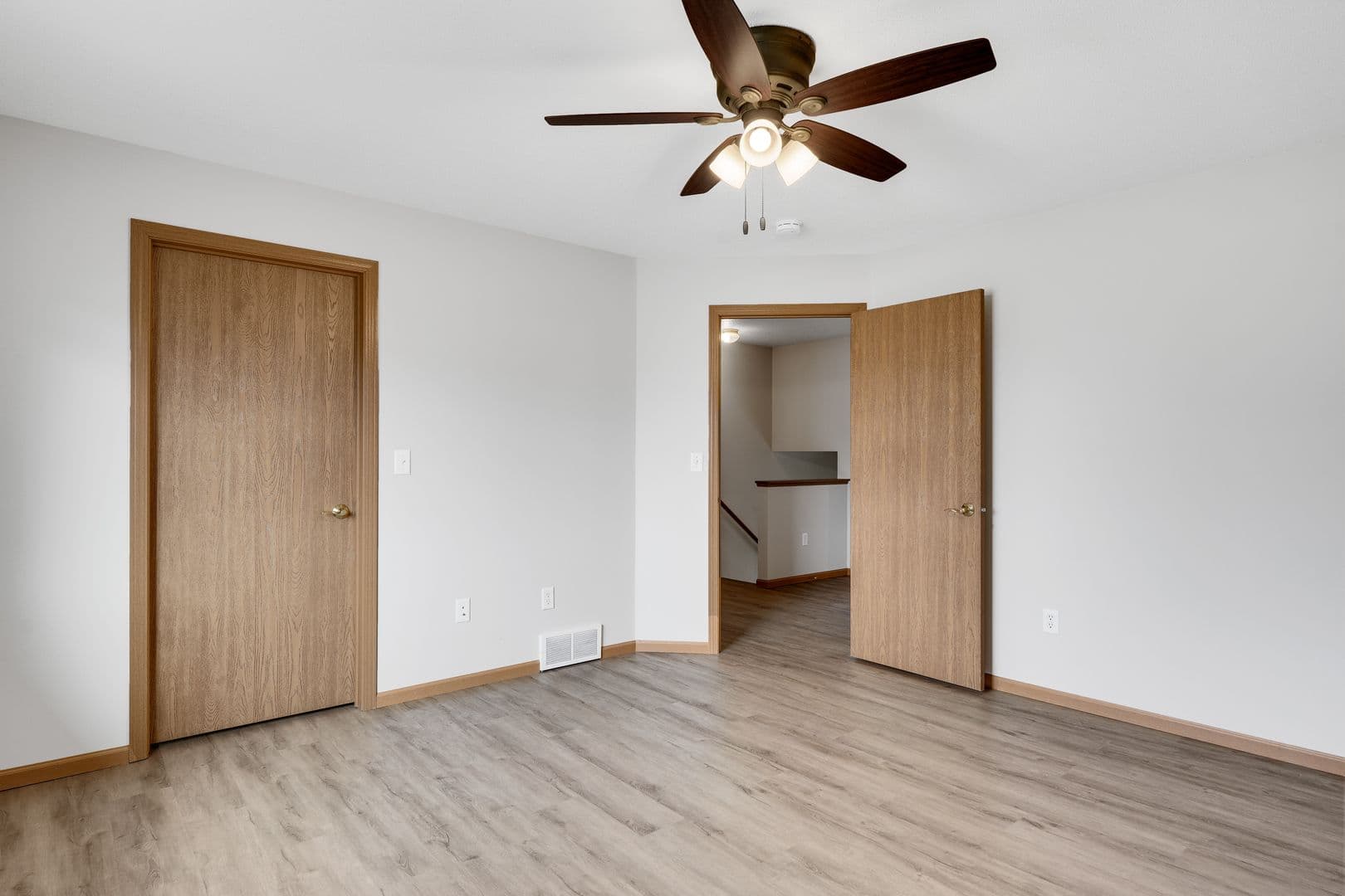 Holmen Apartment: 1208 Eastwood St