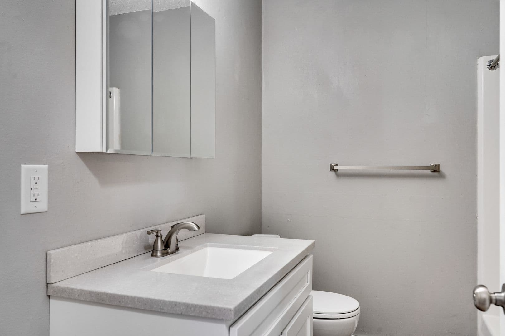 Onalaska Apartment: 928-932 West Ave