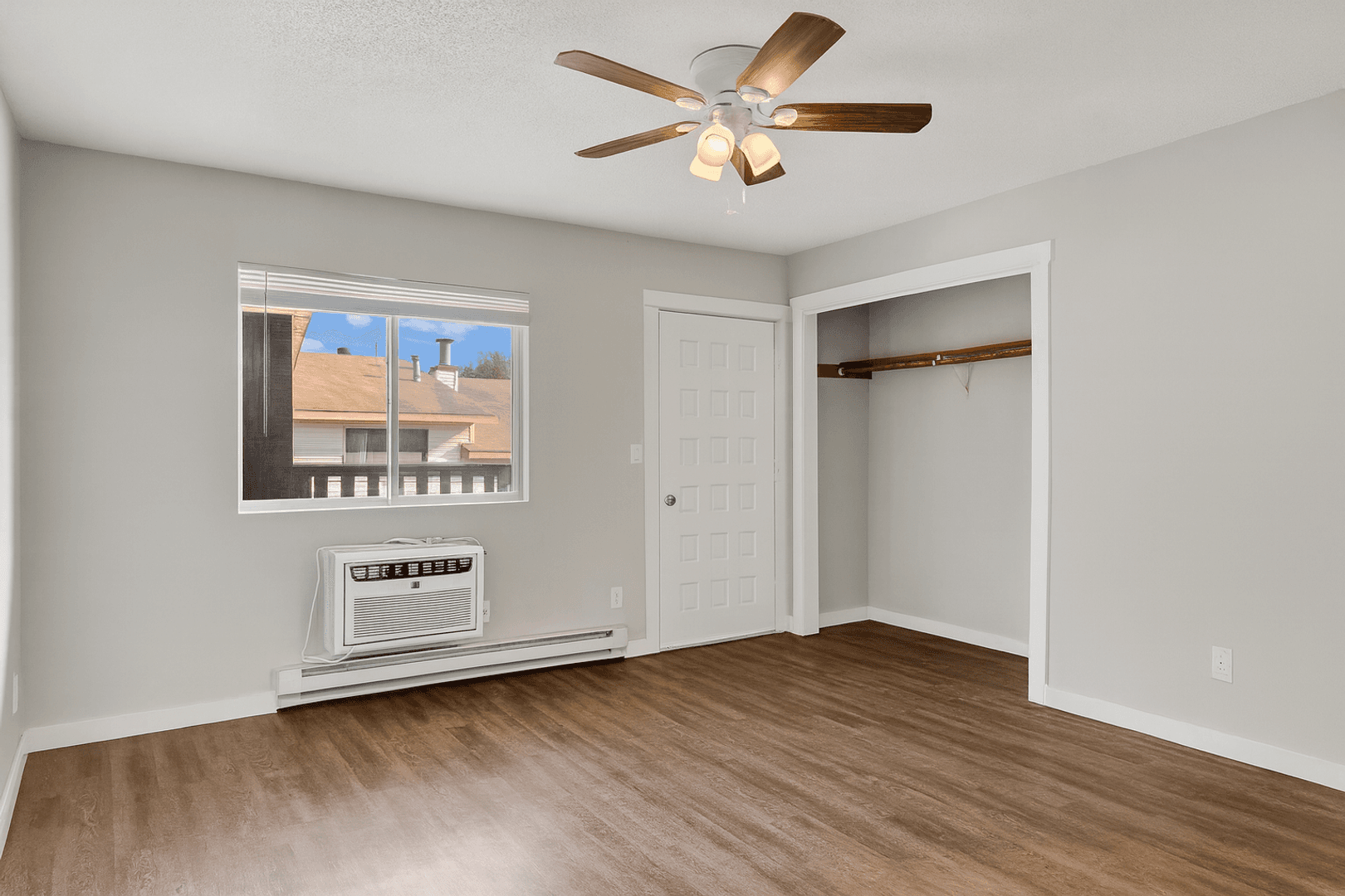 Onalaska Apartment: 1112 10th Ave N