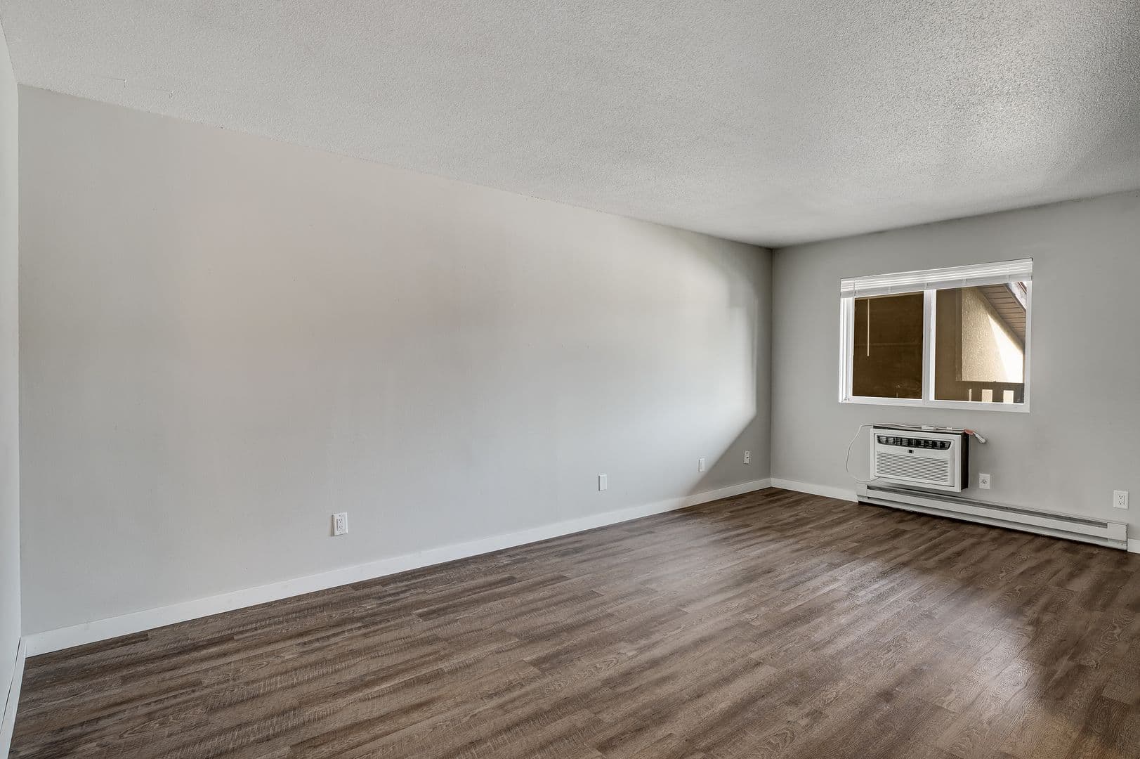 Onalaska Apartment: 1112 10th Ave N