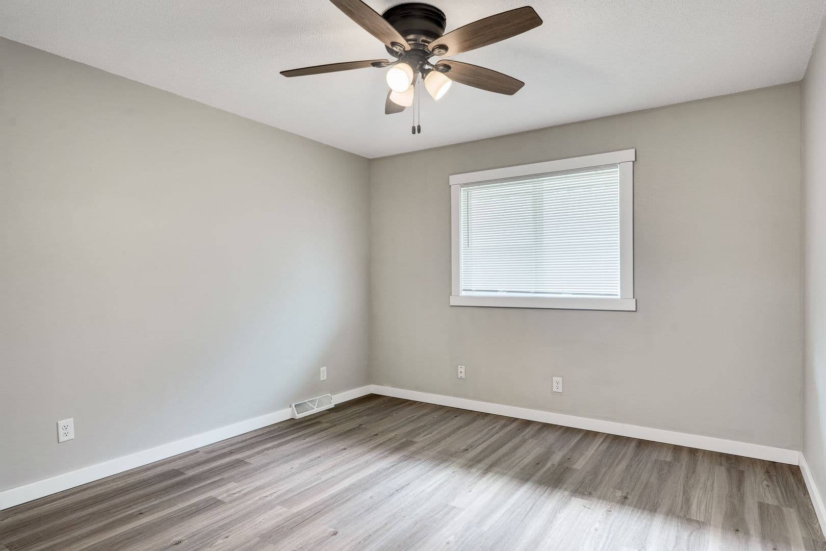 Onalaska Apartment: 928-932 West Ave
