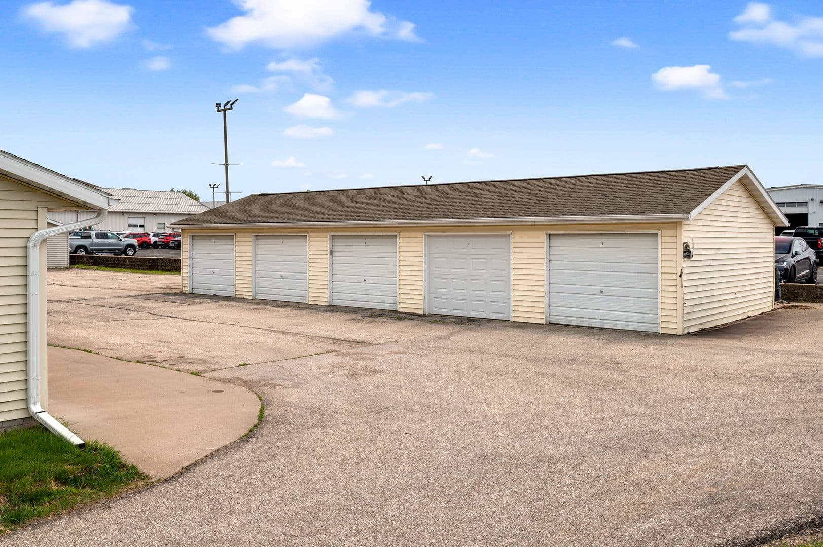 West Salem Apartment: 1225-1233 Branding Iron Rd