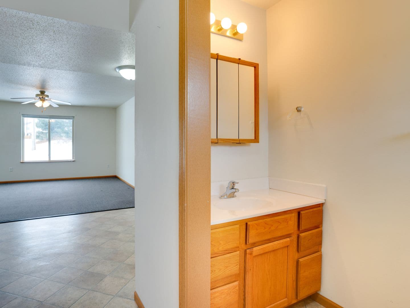 Holmen Apartment: 1204 Eastwood St