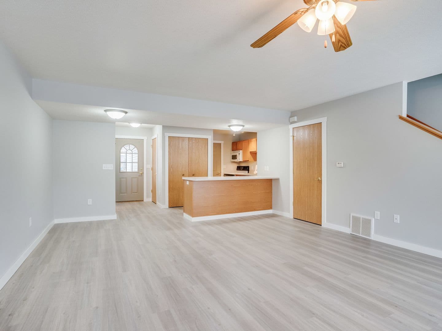Holmen Apartment: 805 Angel Ct