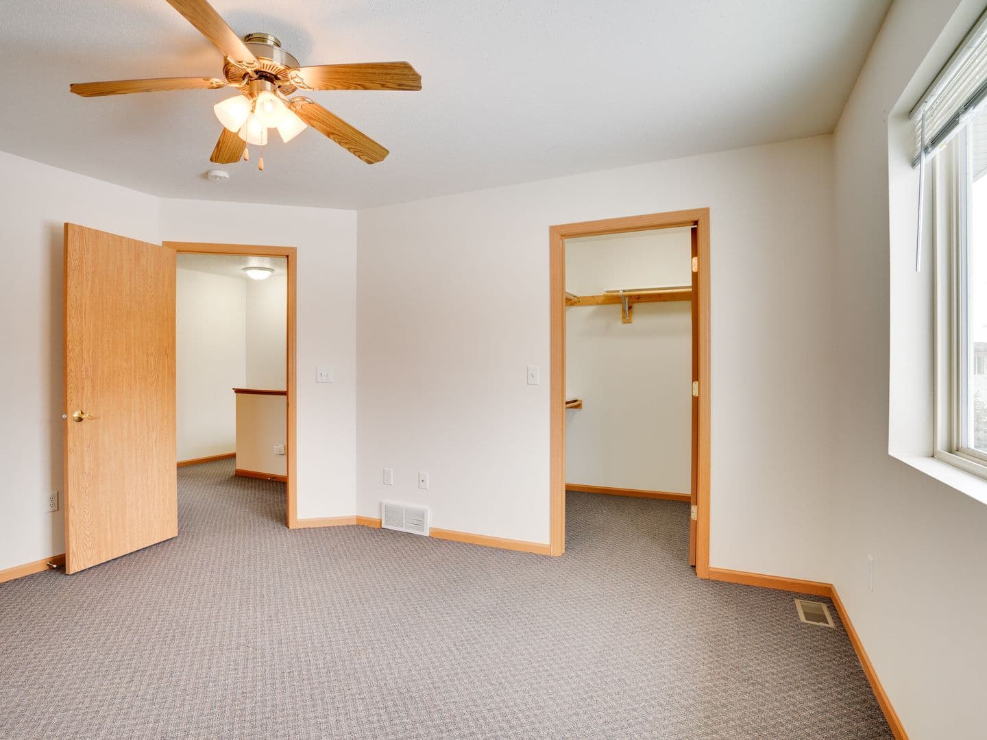 Holmen Apartment: 1204 Eastwood St
