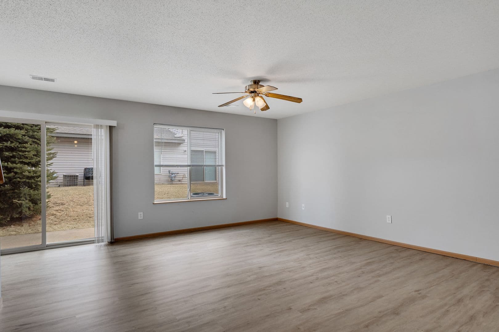 Holmen Apartment: 1208 Eastwood St