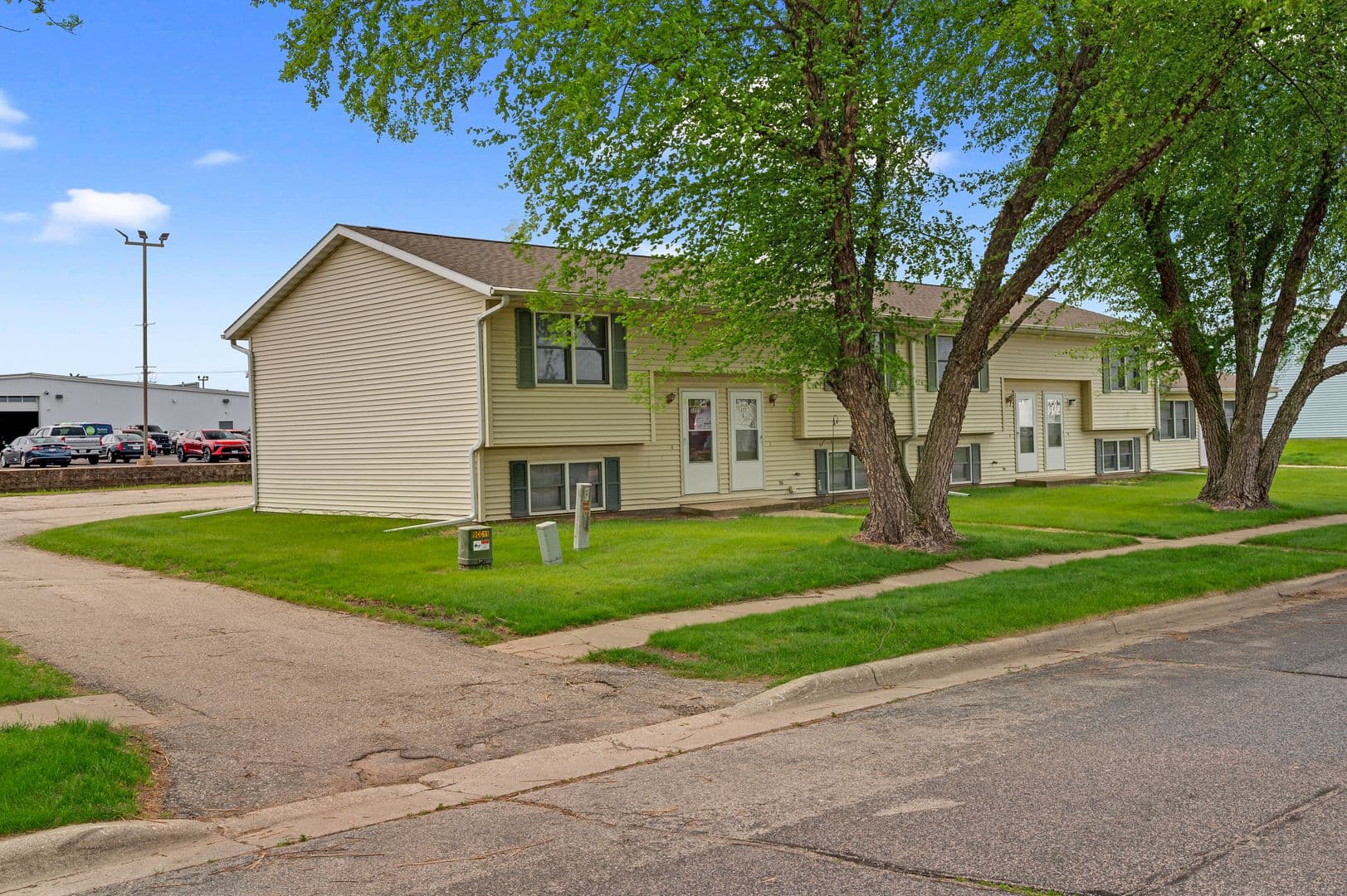 West Salem Apartment: 1225-1233 Branding Iron Rd