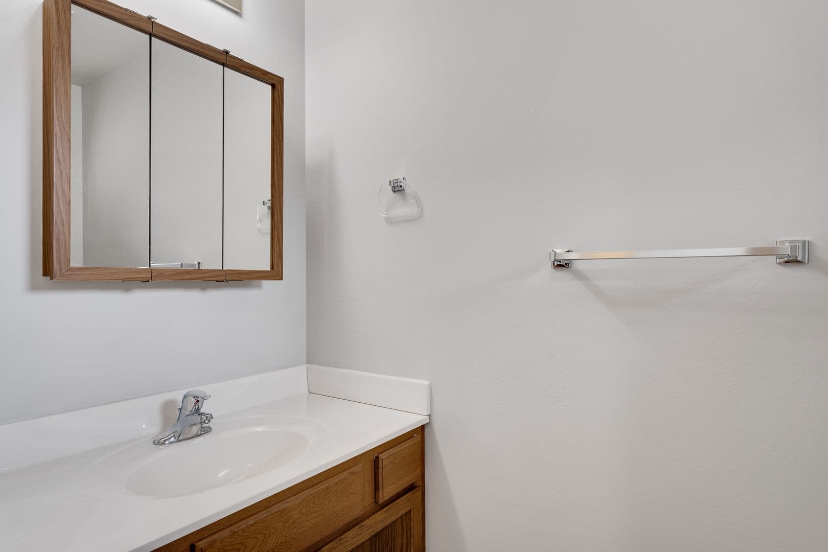 Holmen Apartment: 1208 Eastwood St
