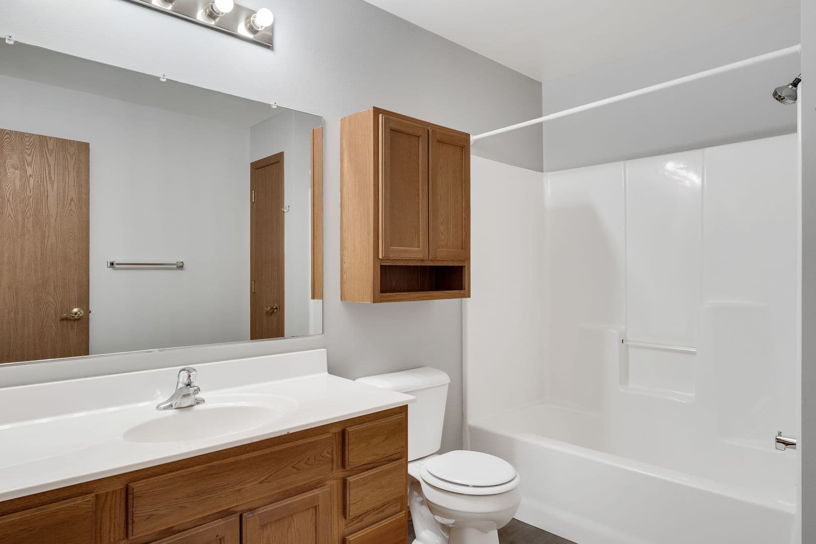 Holmen Apartment: 1204 Eastwood St