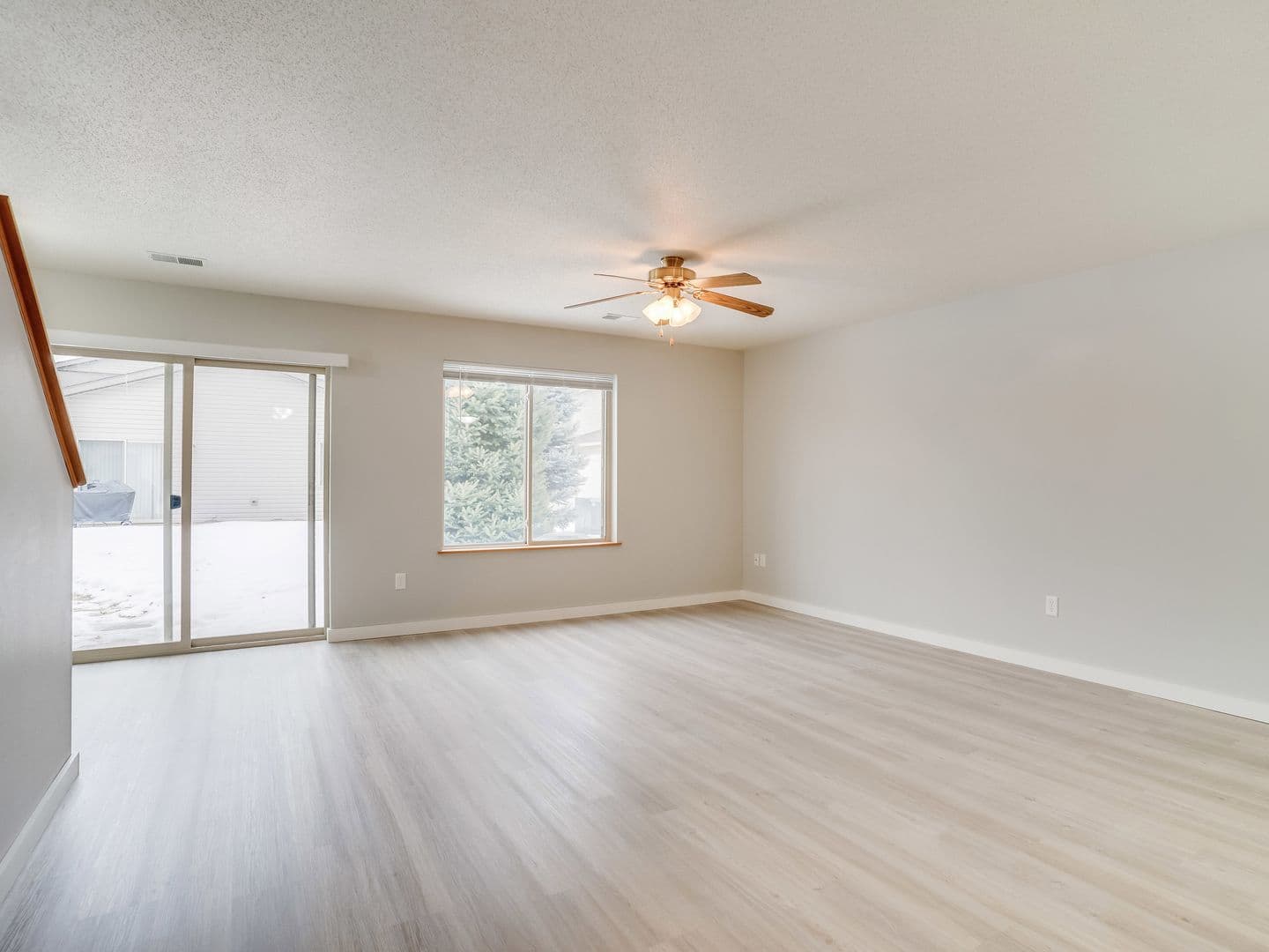 Holmen Apartment: 805 Angel Ct