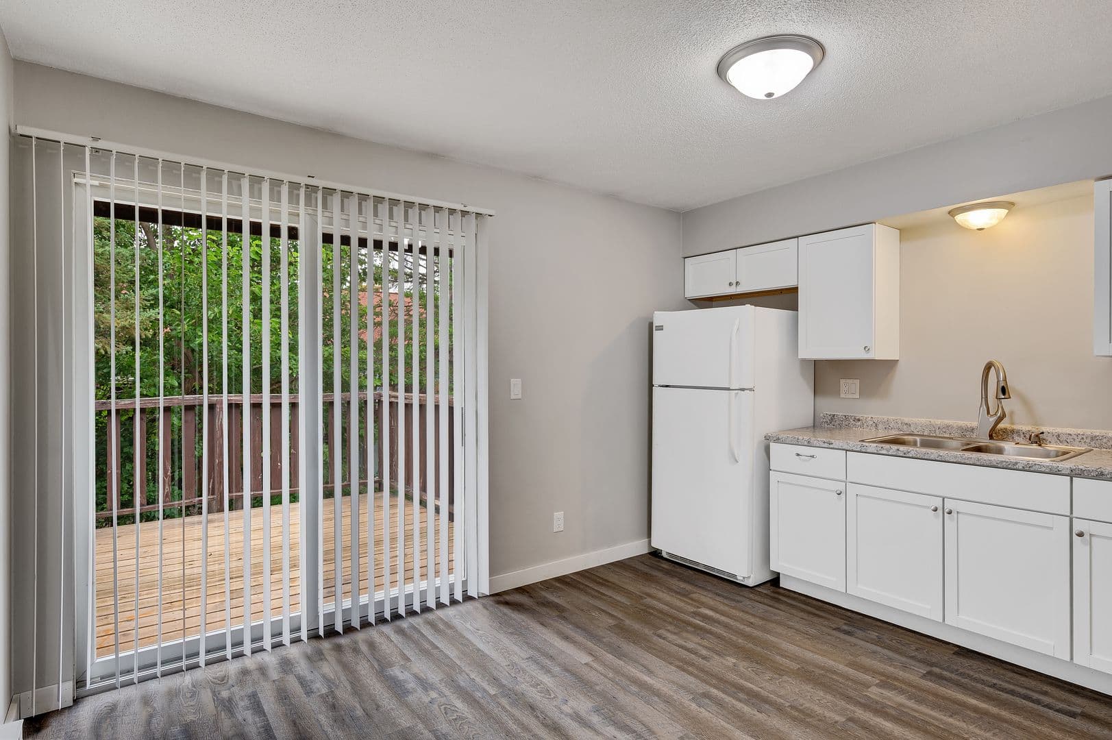 Onalaska Apartment: 1112 10th Ave N