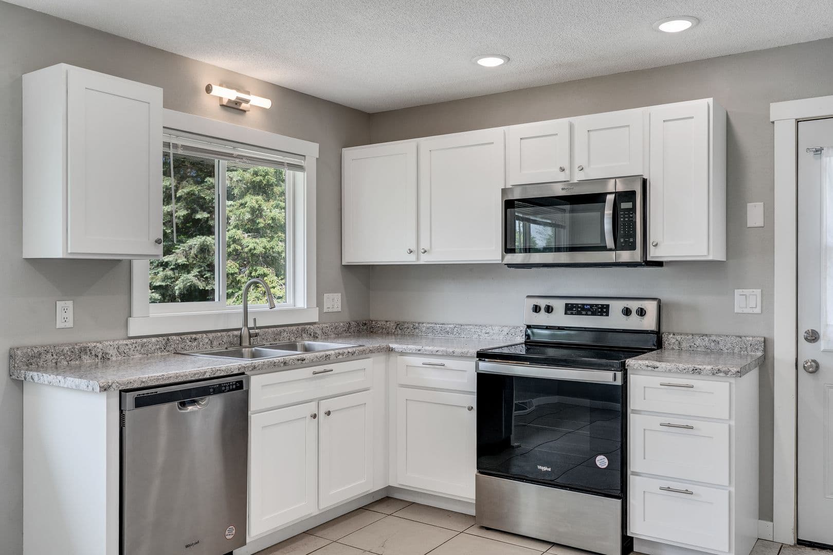 Onalaska Apartment: 928-932 West Ave