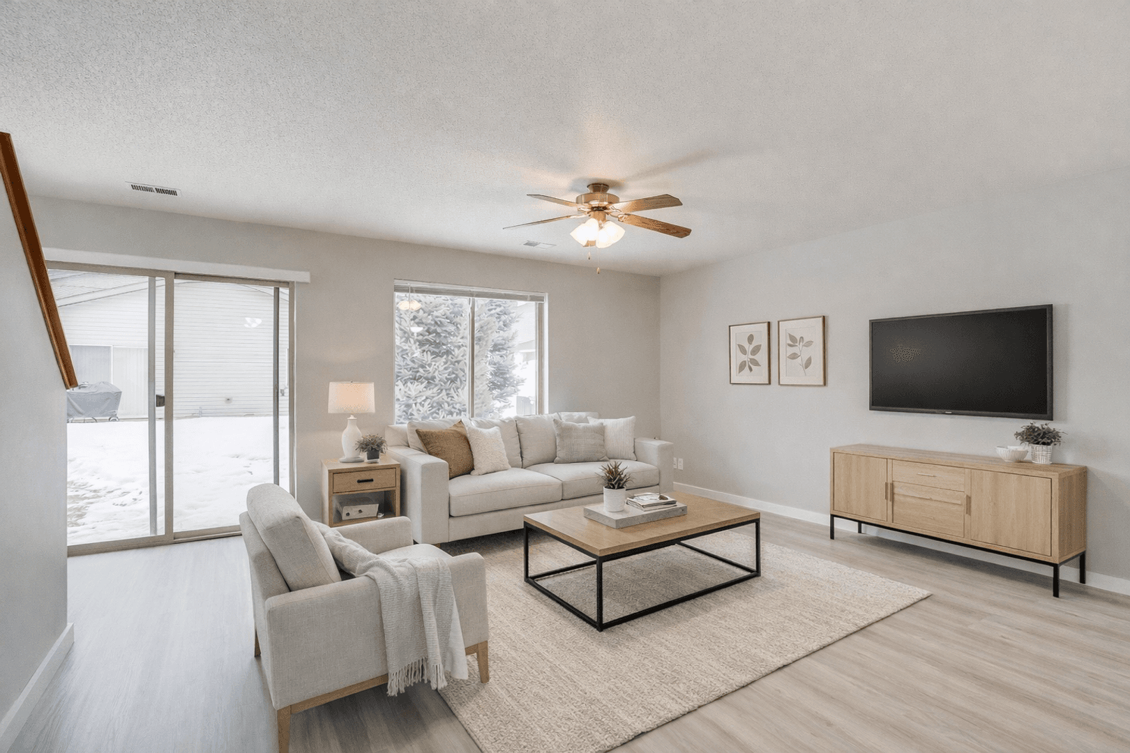 Holmen Apartment: 805 Angel Ct