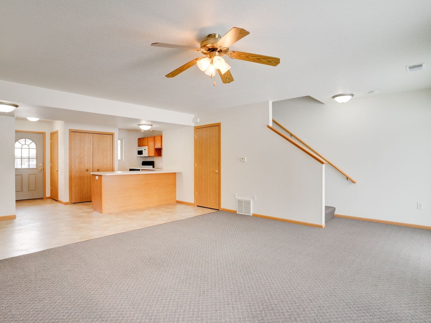 Holmen Apartment: 1204 Eastwood St