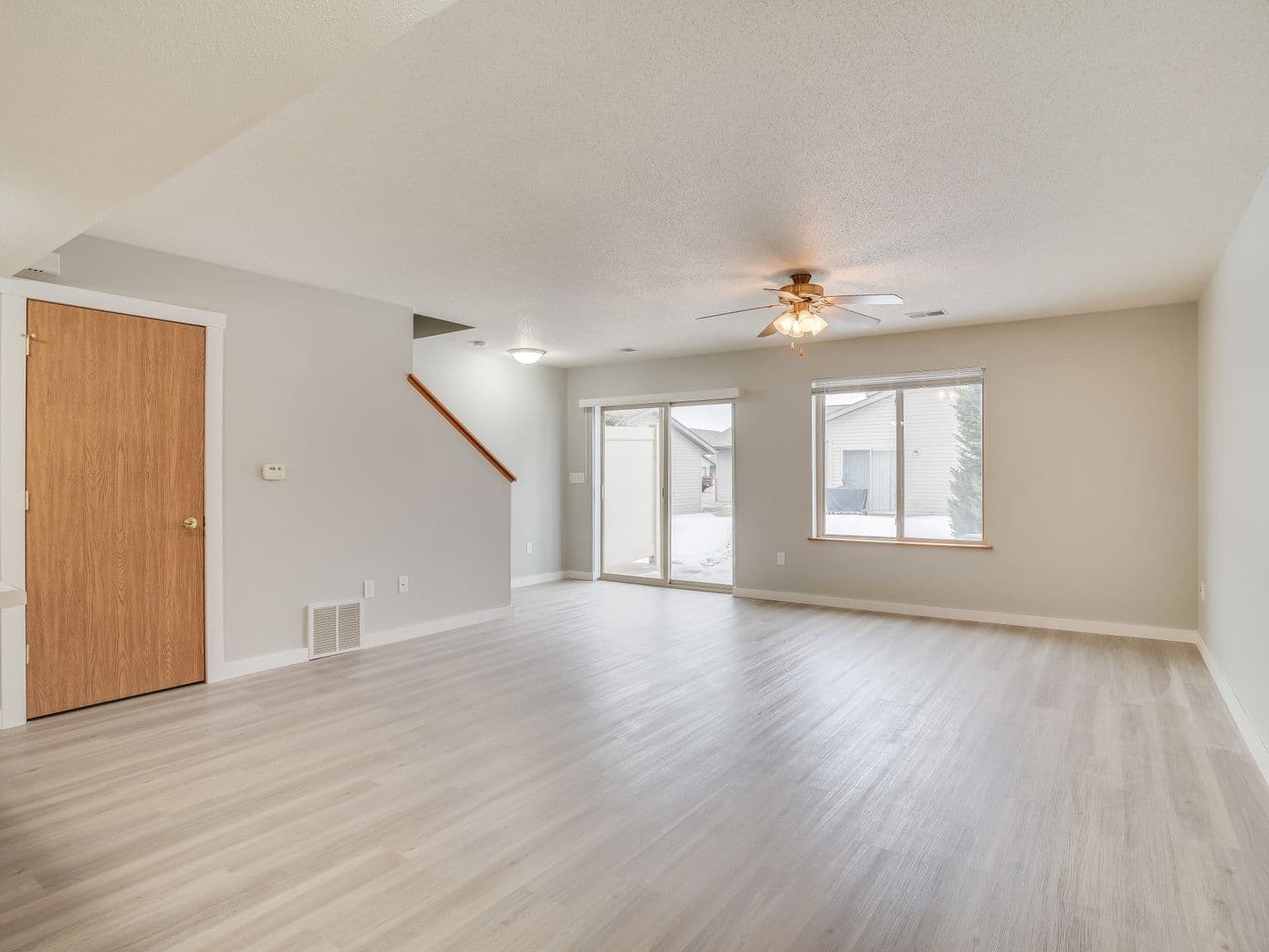 Holmen Apartment: 805 Angel Ct