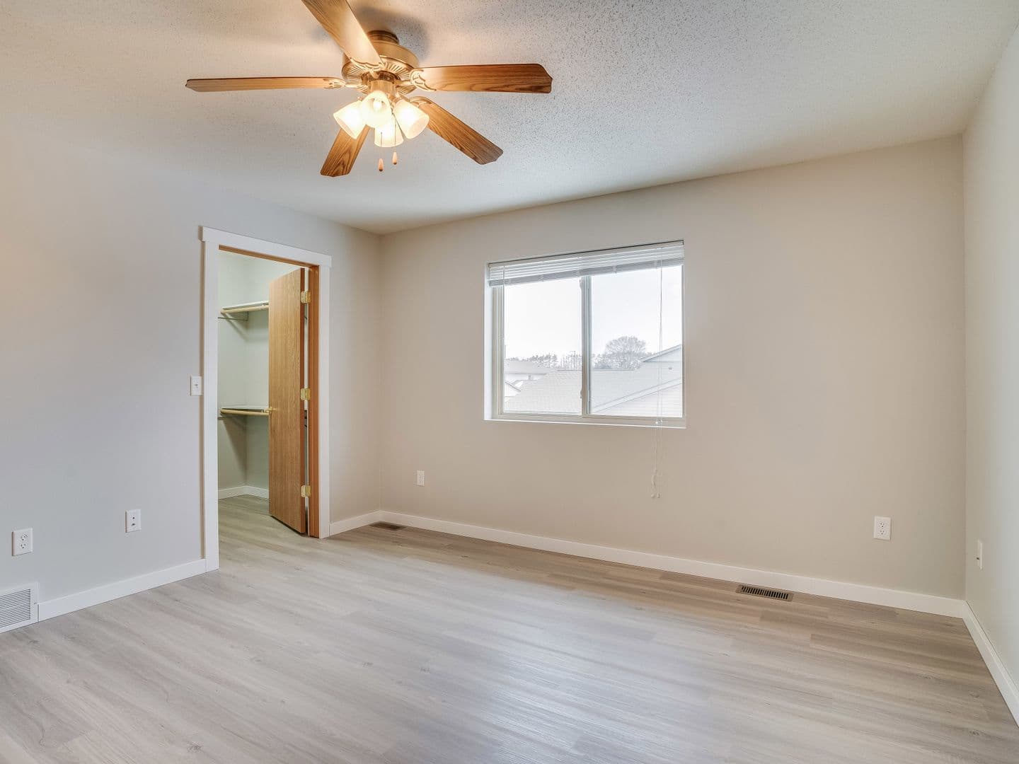 Holmen Apartment: 805 Angel Ct