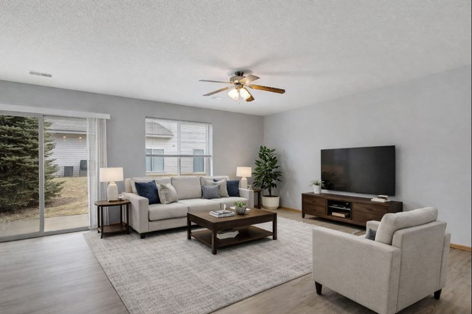 Holmen Apartment: 1204 Eastwood St
