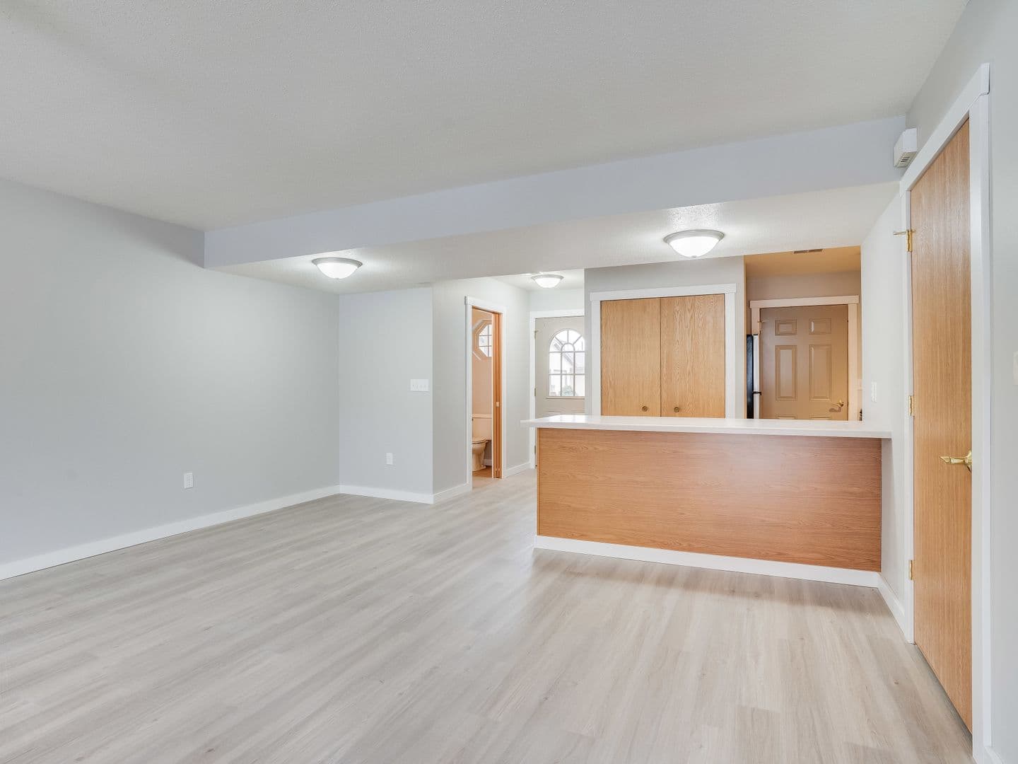 Holmen Apartment: 805 Angel Ct