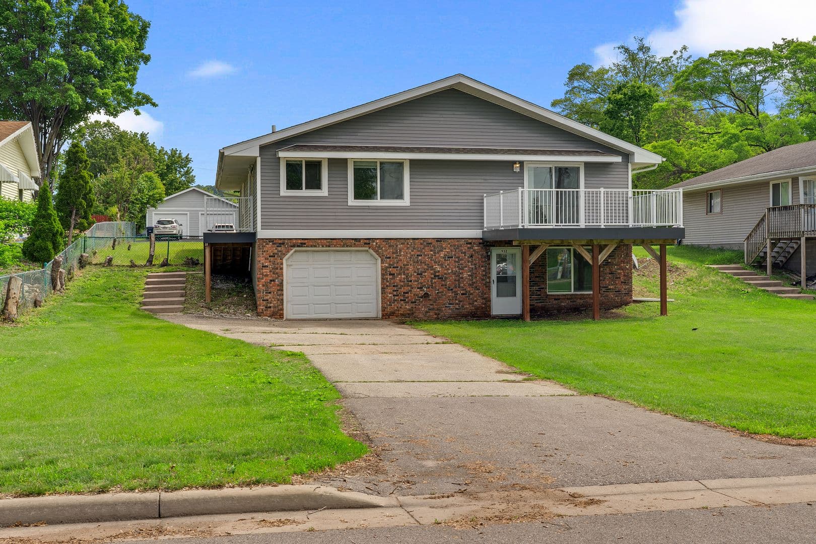 Onalaska Apartment: 928-932 West Ave