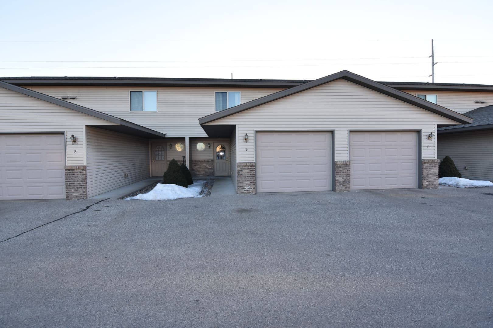 Holmen Apartment: 805 Angel Ct