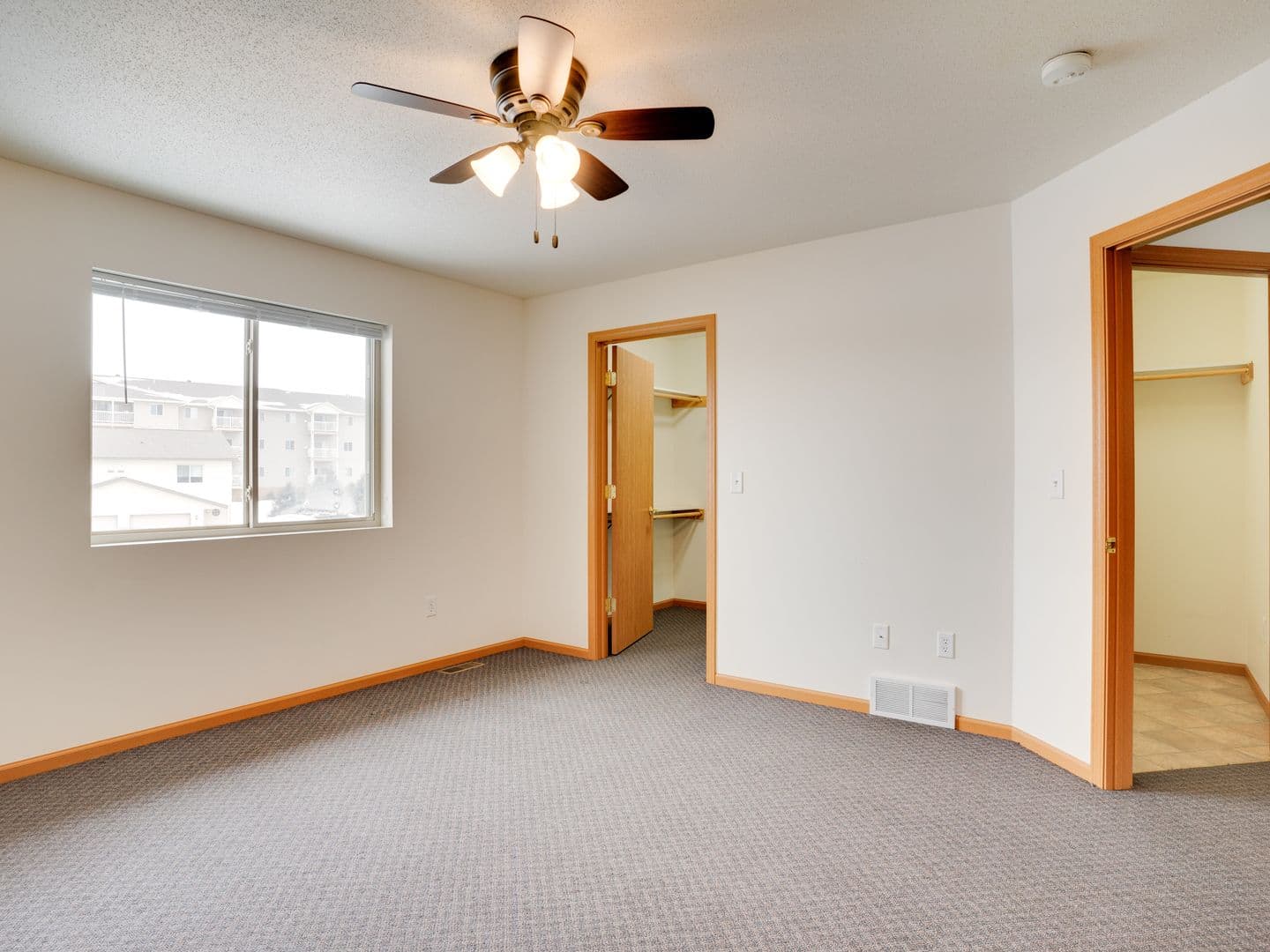 Holmen Apartment: 1204 Eastwood St
