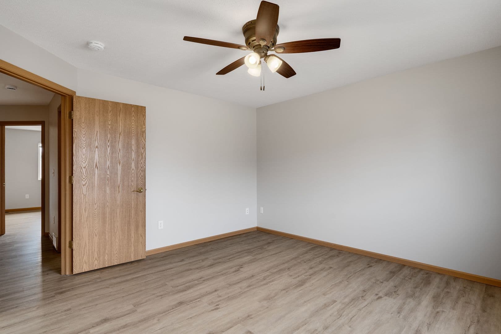 Holmen Apartment: 1208 Eastwood St