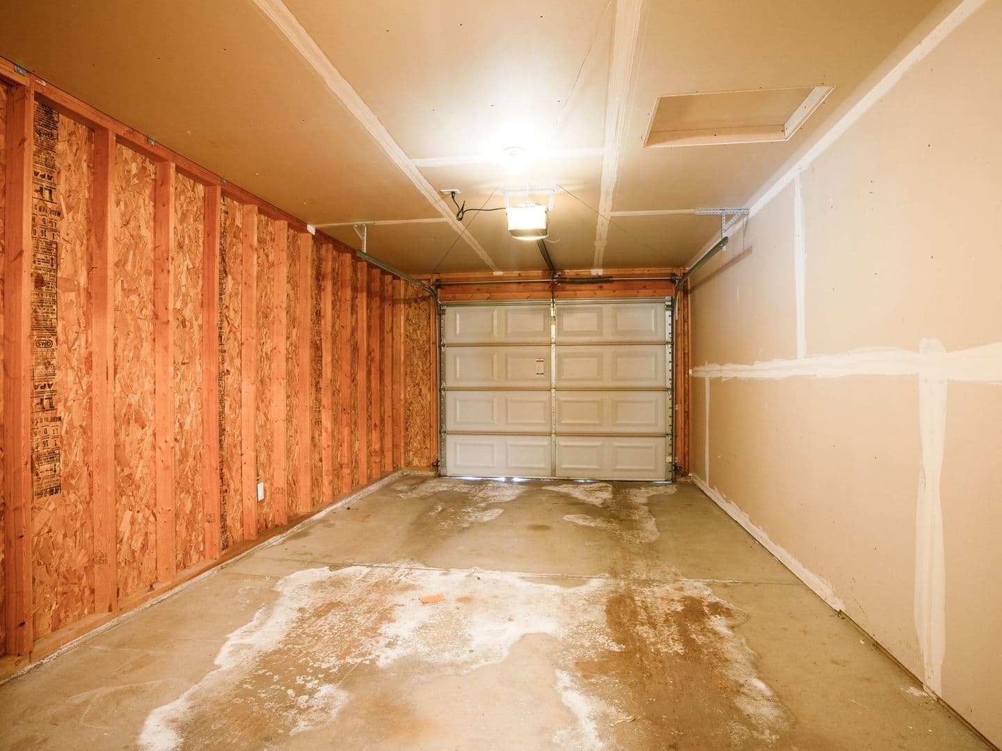 Holmen Apartment: 1204 Eastwood St