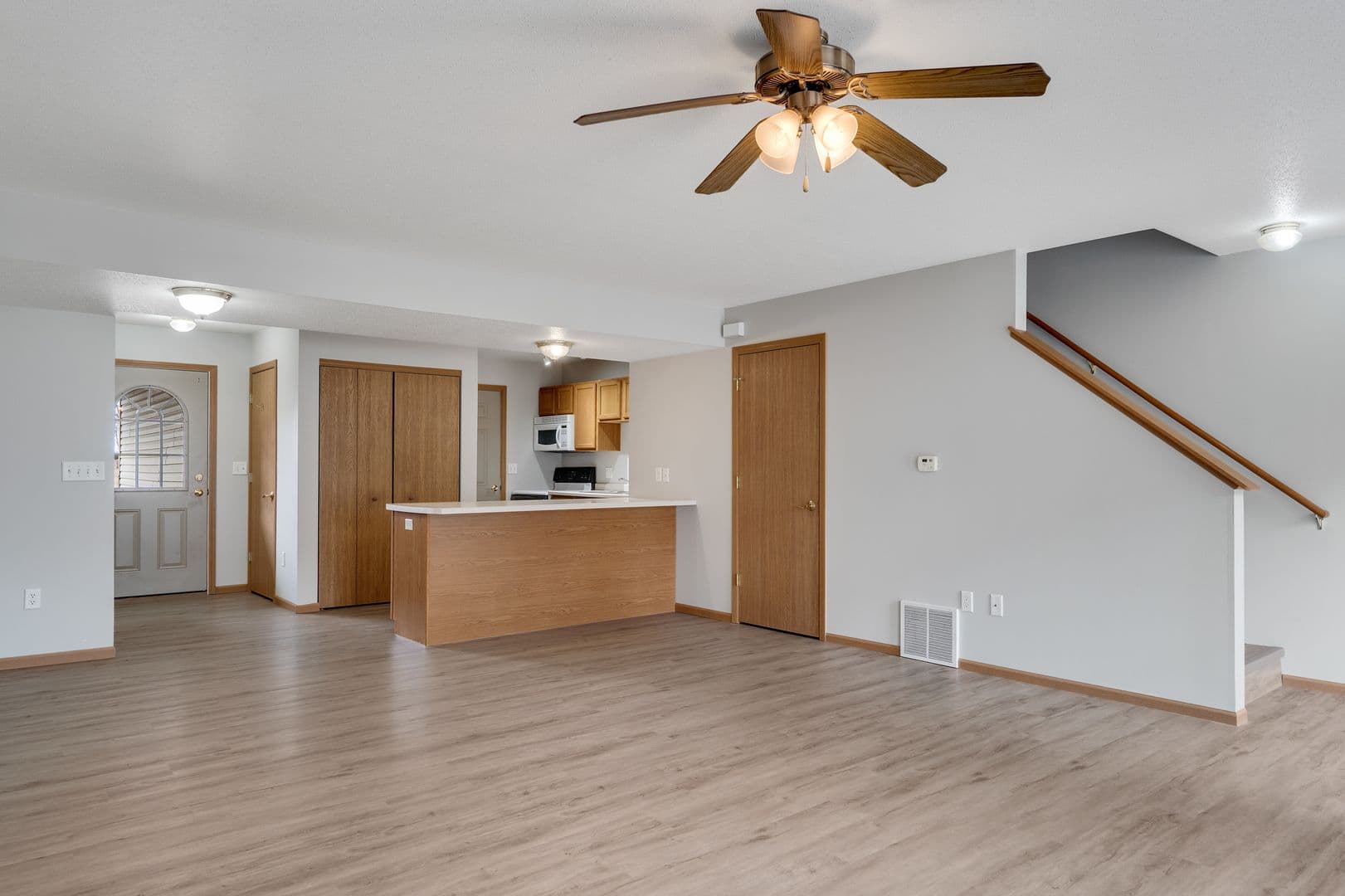 Holmen Apartment: 1204 Eastwood St