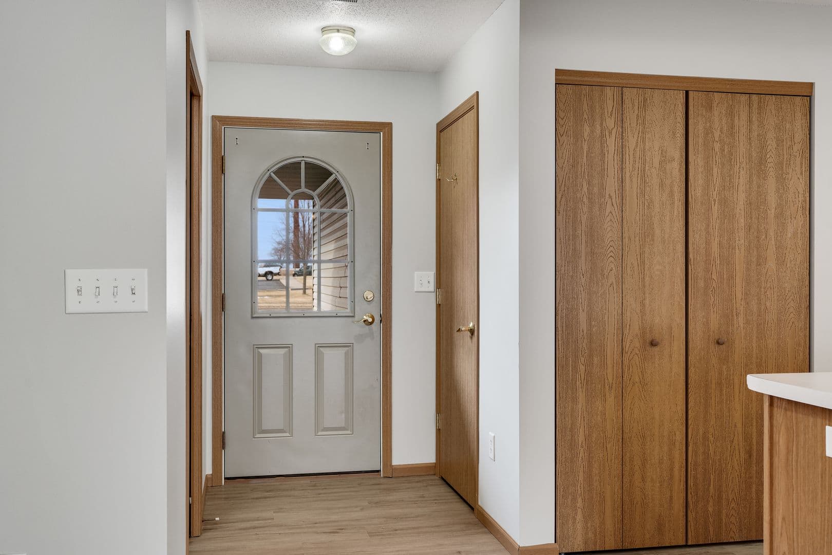 Holmen Apartment: 701-713 Angel Ct