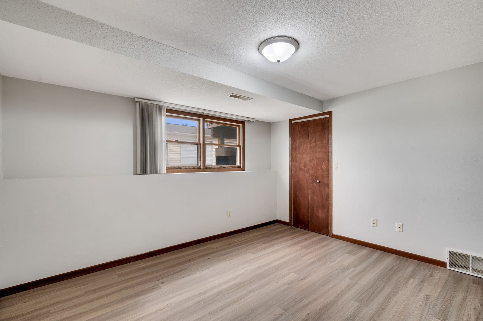 West Salem Apartment: 1225-1233 Branding Iron Rd