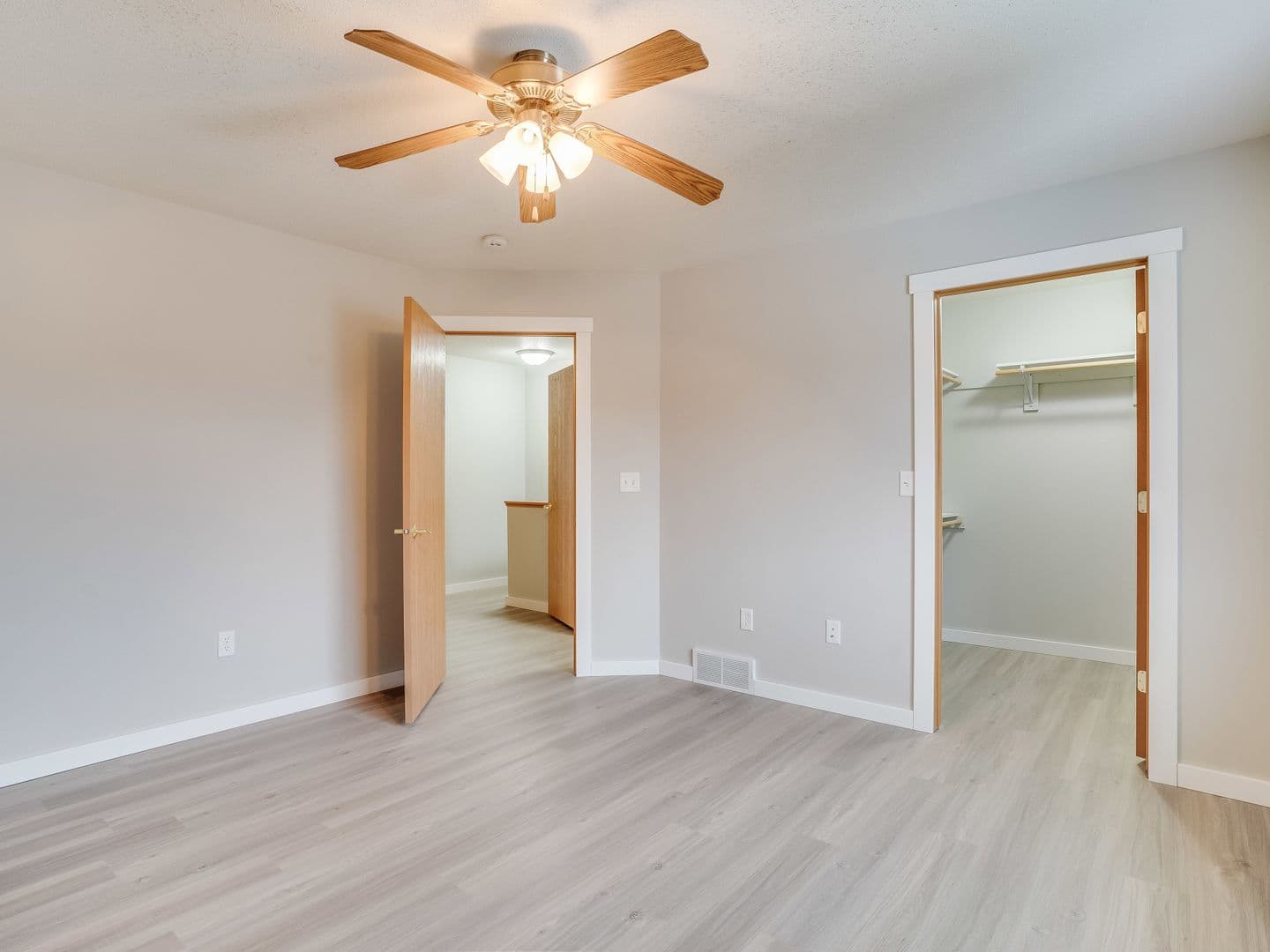 Holmen Apartment: 805 Angel Ct