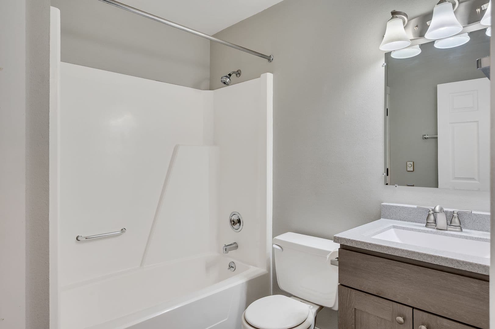 Onalaska Apartment: 1112 10th Ave N